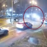 video accident incredibil o masina a zburat peste un sens giratoriu soferul a ramas incarcerat 6931e99c68135