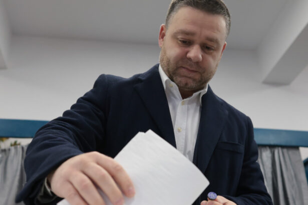 video alegeri bucuresti 2025 ciprian ciucu este foarte important ca fiecare sa vina si sa voteze 693537877240e