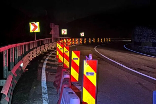 video alunecare de teren pe dn1 cnair deocamdata nu exista pericol de prabusire dar sunt necesare masuri urgente de punere in siguranta 693149d04e935