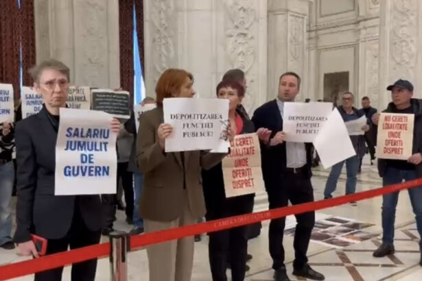 video angajatii parlamentului protesteaza din nou nemultumiti de salarii tipete si huiduieli la sosirea premierului ilie bolojan 692ef42c04038