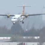 video aterizari pe vreme extrema probleme pe aeroportul din cluj napoca din cauza vantului puternic ce se intampla cu zborurile 695297383c72c