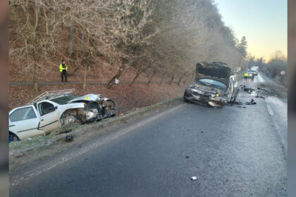 video carambol cu doua masini si un camion in harghita cinci persoane ranite intre care si un copil circulatia este blocata 69411859ac99f