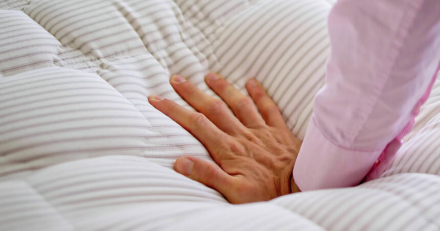 video concurs de lenevit in china un barbat a fost incoronat cel mai lenes om din lume dupa ce a stat intins pe saltea 33 de ore 6936f41c98d34