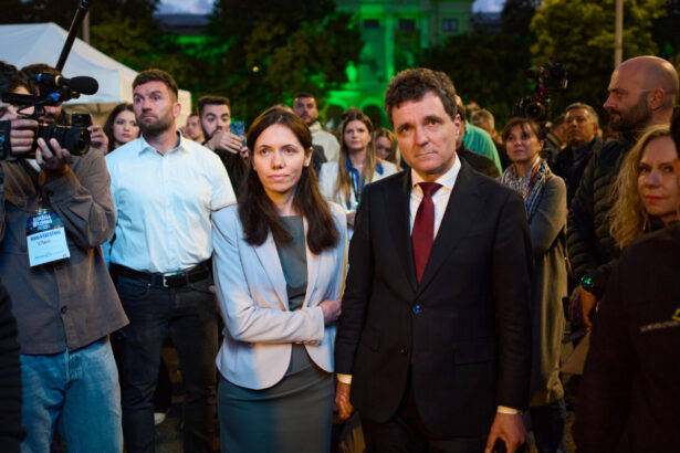 video exclusiv mirabela gradinaru povesteste cum l a cunoscut pe nicusor dan si ce a atras o la el mi s a parut fascinant 6950451247698