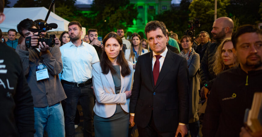 video exclusiv mirabela gradinaru povesteste cum l a cunoscut pe nicusor dan si ce a atras o la el mi s a parut fascinant 6950451247698