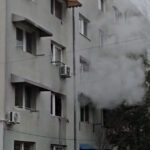 video explozie puternica urmata de incendiu intr un bloc din focsani o femeie este in stare grava cu arsuri pe 70 din corp 694919e87aa53