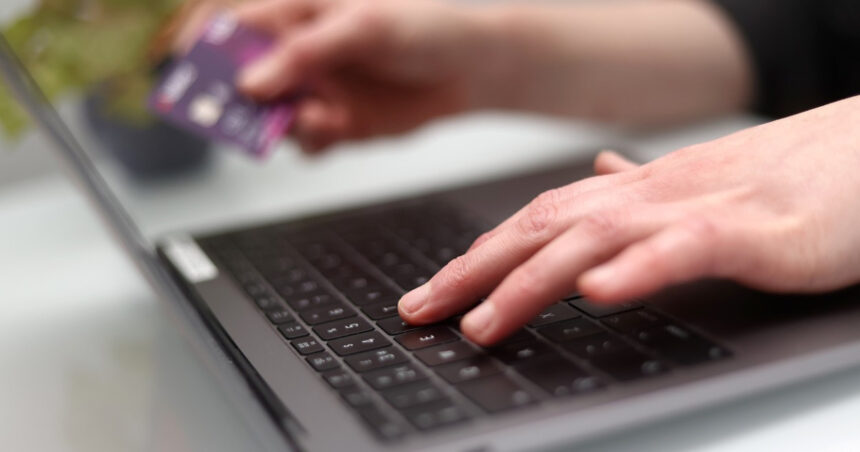 video iubire costisitoare barbat din cluj victima unei escrocherii online acesta a fost sedus si santajat pe o retea sociala 69426d525d7f0