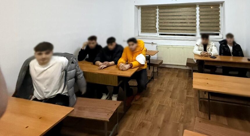 video mai multi tineri care s ar fi luat la bataie in fata pavilionului expozitional din mamaia potoliti de jandarmi 694e33d969746