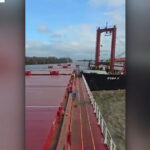 video momentul in care doua nave se ciocnesc pe dunare imaginile au fost filmate de pe vasul care a provocat accidentul 693c0acb2f089