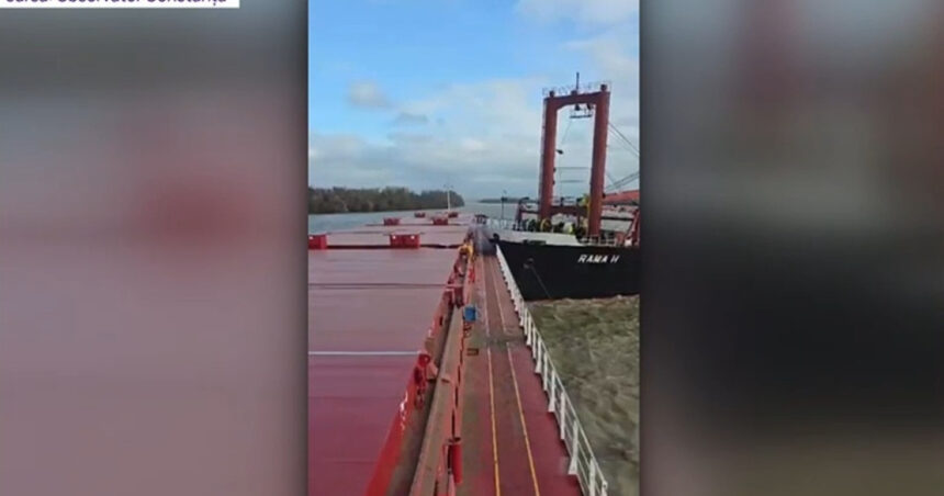 video momentul in care doua nave se ciocnesc pe dunare imaginile au fost filmate de pe vasul care a provocat accidentul 693c0acb2f089