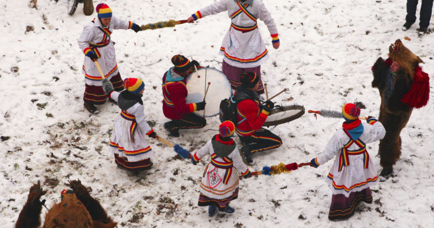 video noapte de cosmar pentru un barbat care a iesit la colindat a fost lovit cu o bata in cap pentru ca nu stia versurile 694e5561700b2