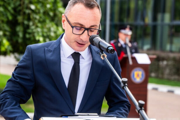 video prefectul si subprefectul de olt au fost retinuti sunt suspectati ca au falsificat documente dupa ce au tras ilegal cu arma surse 694b0d22d011d