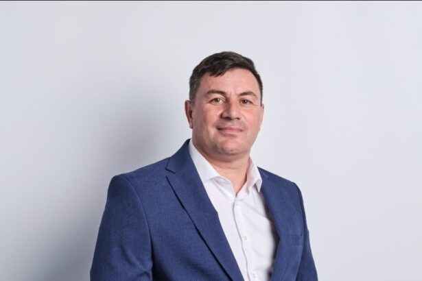 video primarul comunei lipnita nicolae florin dinu si a anuntat demisia din functie am luptat ani la rand cu morile de vant nu plec din orgoliu si nici din slabiciune plec cu inima grea dar impa 69452e1db1307