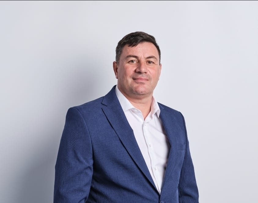 video primarul comunei lipnita nicolae florin dinu si a anuntat demisia din functie am luptat ani la rand cu morile de vant nu plec din orgoliu si nici din slabiciune plec cu inima grea dar impa 69452e1db1307