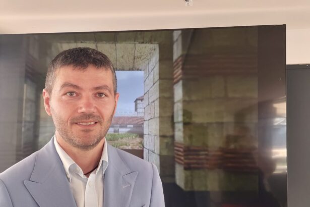 video primarul orasului ovidiu este de acord ca administratia trebuie resetata am vazut primar de comuna cu sofer la ce ii trebuie sofer e presedintele romaniei 6939e40b777ad