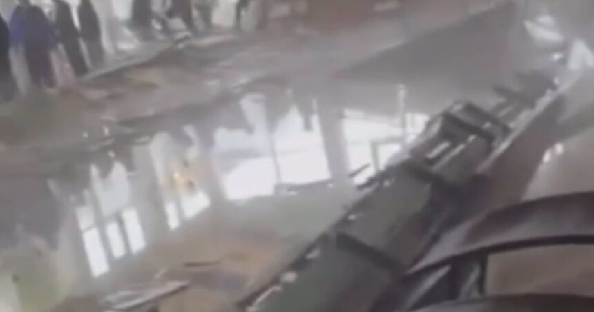 video primele imagini cu tavanul prabusit de la piscina interioara a hotelului din sibiu 694ac6d04351d