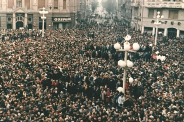 video sunetul libertatii suna din nou in timisoara la 36 de ani de la revolutie sirenele au pornit in memoria victimelor din 1989 6946a11aacd5d