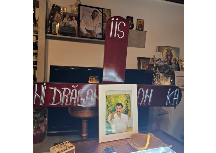 video sute de oameni participa astazi la inmormantarea artistului ion dragan 695112b12af7b