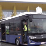 video un autobuz care circula fara sofer a transportat pasageri pe un aeroport din romania 692f36f70535d