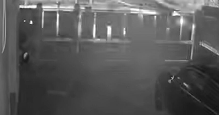 video un tanar de 19 ani din dolj a murit dupa ce a pierdut controlul masinii si s a izbit de un cap de pod accidentul surprins de camere 693fbfc42d6ce