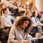 video universitatea din romania care acopera din fonduri proprii pentru 100 de studenti banii de burse taiati de guvern ce sume ofera 693ba49821f7b