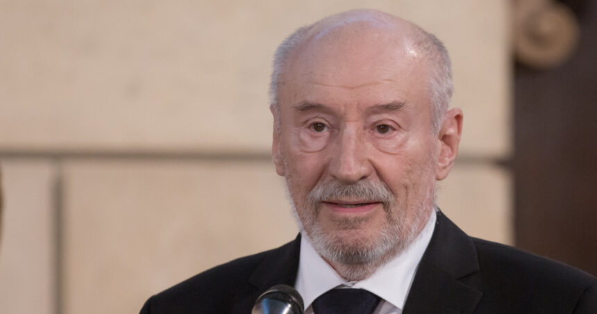 video victor rebengiuc primeste premiul romania europeana 2025 nicusor dan nu s a lasat dus de succes si a continuat sa munceasca 6931707c60c4b