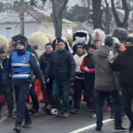 videofoto bataia cu ciomege de la ruginoasa oprita de jandarmi cu gaze lacrimogene 69550205eb5f4