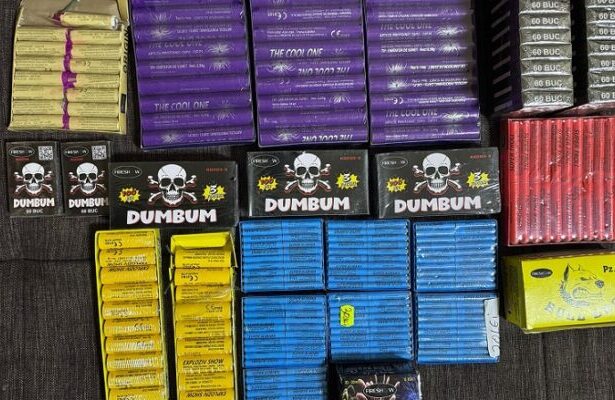 zeci de cutii cu articole pirotehnice din categoria p1 gasite asupra unui barbat in zona tomis nord 69493b3550d78