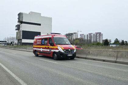 accident grav intre poarta alba si nazarcea un camion s a rasturnat si au fost chemati pompierii 697a09b30cc10