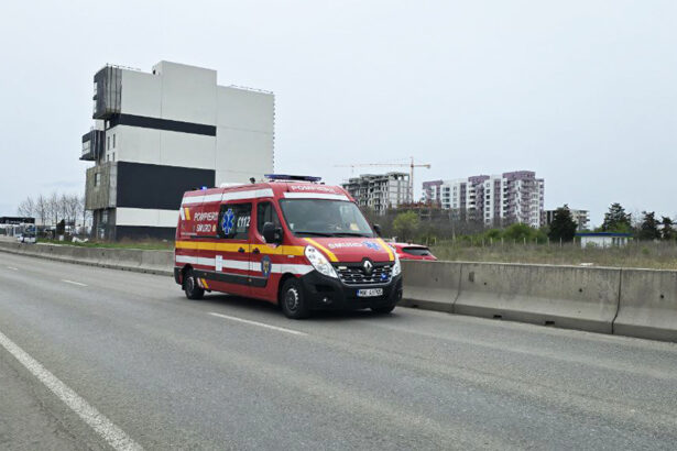 accident grav intre poarta alba si nazarcea un camion s a rasturnat si au fost chemati pompierii 697a09b30cc10