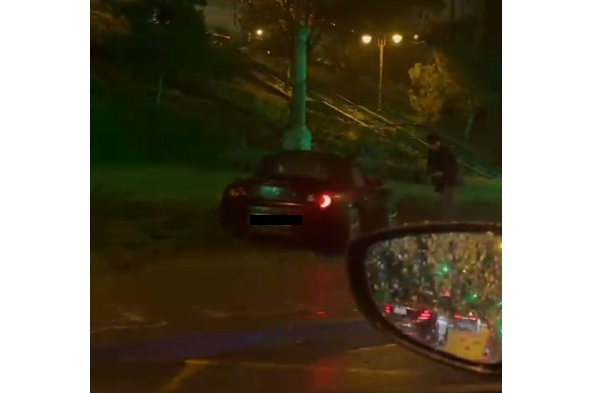 accident pe valea portului din constanta un autoturism de mici dimensiuni a ajuns pe spatiul verde 697d1d331fcd5