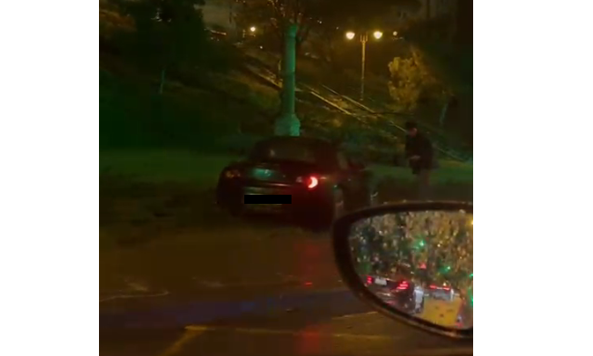 accident pe valea portului din constanta un autoturism de mici dimensiuni a ajuns pe spatiul verde 697d1d331fcd5