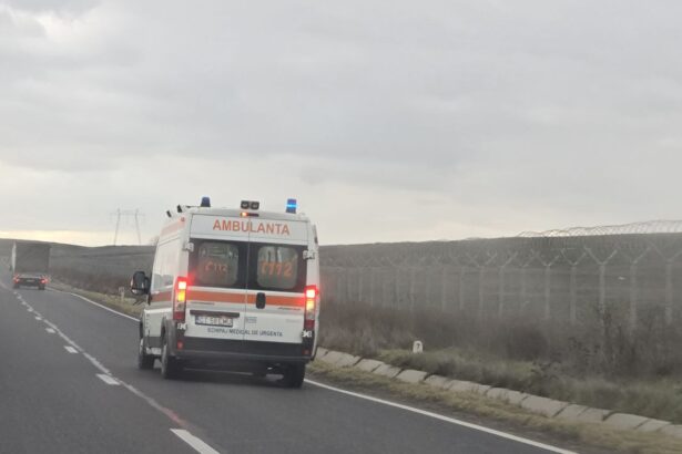 accident rutier pe dn 22 in afara localitatii macin un tractor s a rasturnat circulatia se desfasoara cu dificultate 6965f5e0de0f4