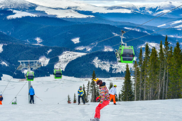 actiune de cautare a trei copii rataciti intr o zona impadurita din apropierea partiei de schi din comuna voineasa 69628fe194679
