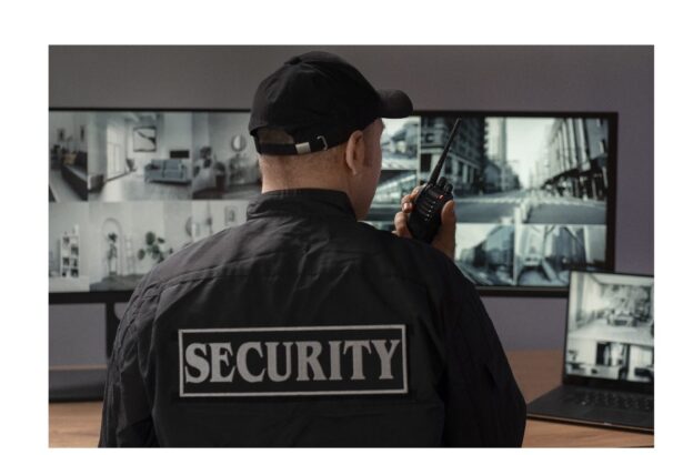 agentul de paza al unui magazin din constanta cercetat pentru purtare abuziva ar fi pulverizat cu spray lacrimogen un barbat 6970704287d47