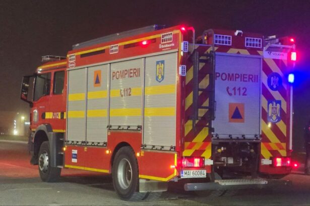 alerta in portul constanta un incendiu a izbucnit in cabina unei barje trase la mal 6978f3fae1495