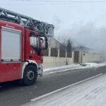 alerta in satul razoarele comuna oltina arde o casa pe strada principala 696df79b6878c