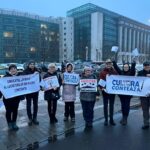 angajatii din institutiile de cultura din constanta protesteaza in bucuresti orice masura care afecteaza acest domeniu reprezinta o palma data tuturor romanilor 697789d8443fd