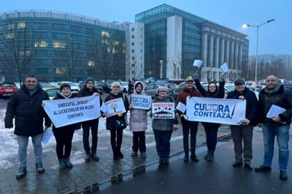 angajatii din institutiile de cultura din constanta protesteaza in bucuresti orice masura care afecteaza acest domeniu reprezinta o palma data tuturor romanilor 697789d8443fd