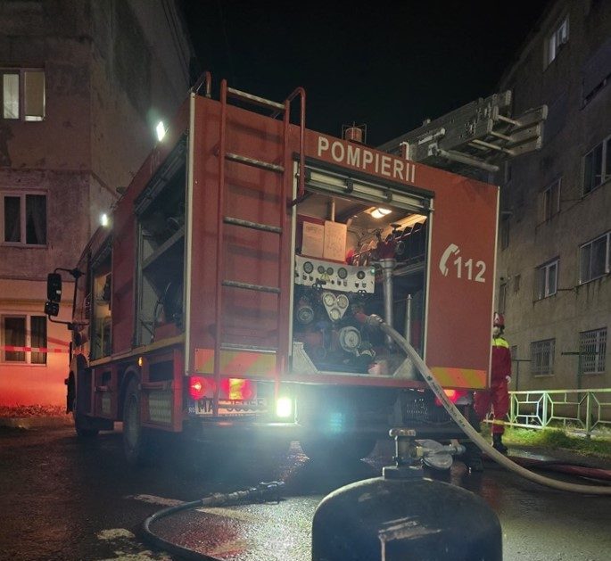 apel umanitar o familie din murfatlar a ramas fara toata agoniseala un incendiu le a mistuit apartamentul iar fiica de 19 ani este internata cu arsuri grave 696bf2b3b8d73