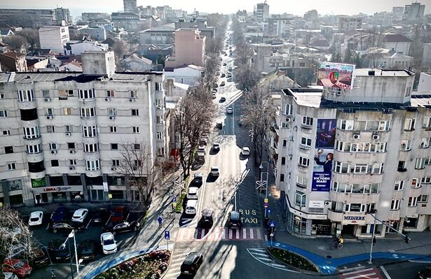 autorizatia pentru ecranul led de pe blocul din zona capitol anulata definitiv dupa ce judecatorii au stabilit ca depaseste dimensiunea legala 697adca95564a