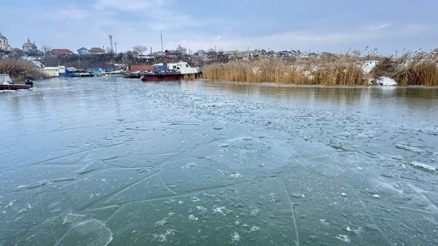 avertisment de la dsu privind pericolul reprezentat de lacurile inghetate nu permiteti accesul copiilor pe suprafete de apa inghetate 696c82d20de1e