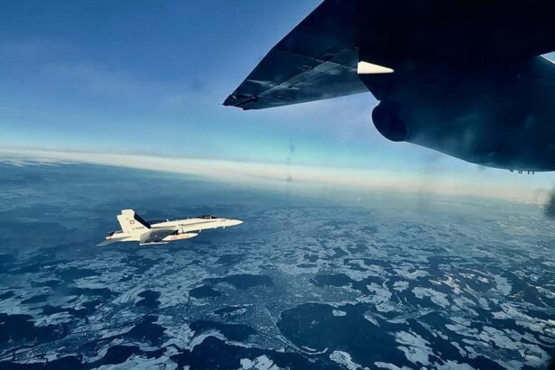 avionul spartan in care se afla nicusor dan a fost escortat de doua aeronave f 18 elvetiene 695eb21a72f92