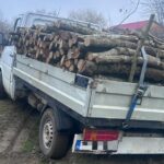 barbat din macin prins de politisti cu o camioneta plina de lemne fara documente 695f8c20349aa