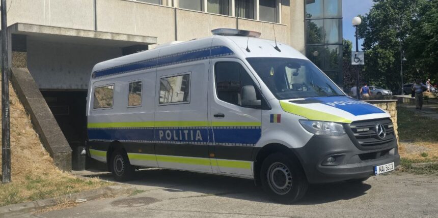 barbati condamnati la medgidia mangalia si tulcea urmariti international adusi in tara de politisti si incarcerati la poarta alba 697dbeeae8e6a