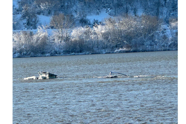 barja plina cu azot scufundata pe dunare armatorul are 10 zile pentru a curata zona 69660e7bd9131