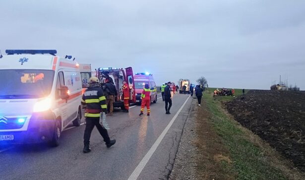 carnagiu pe un drum national sase oameni au murit traficul este oprit iata ce s a intamplat 6978adef9905f