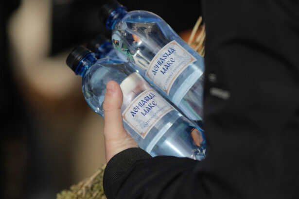 cate zile se consuma agheasma mare apa sfintita de boboteaza parintele explica cum poate fi folosita pentru sanatate si protectie 695b5325aef32