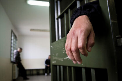 cazul turcului evadat dupa ce primise 22 de ani de inchisoare ce spune legea din romania despre regimul de detentie si recompense 697788437c58f