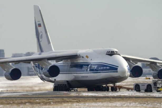 cea mai scumpa amenda de parcare din lume un avion rus antonov an 124 e blocat de patru ani pe pista aeroportului pearson toronto 697710b5842ce
